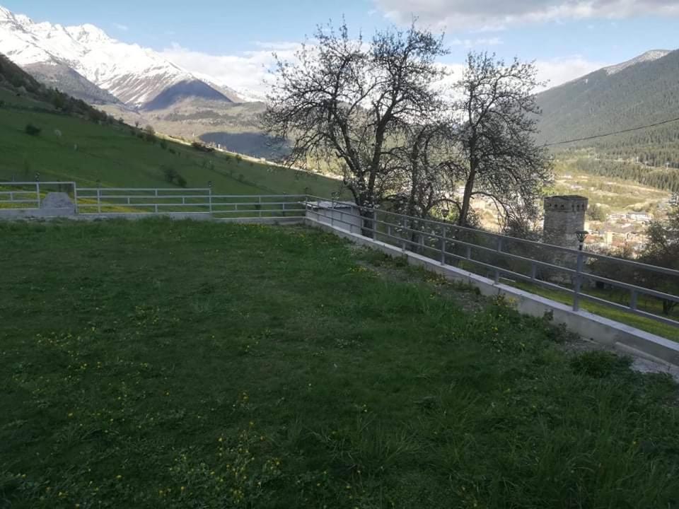 Valodia Guest House In Mestia Eksteriør billede